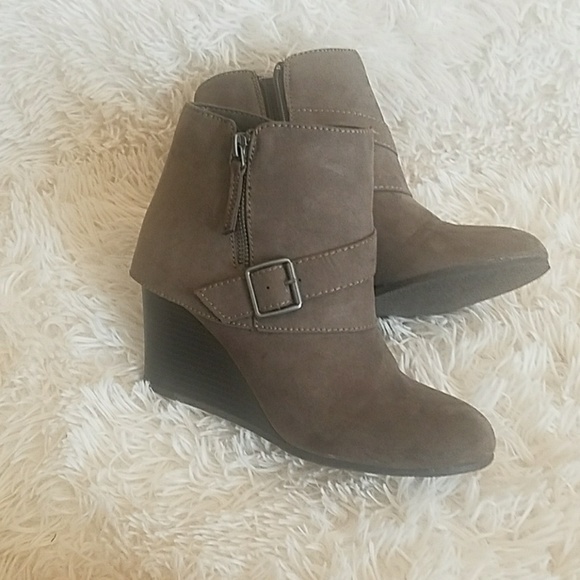 Ankle wedges or booties - Picture 3 of 4